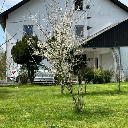 Апартаменты Familienfreundliche Ferienwohnung Fuer 6 Personen *